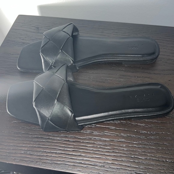 ASOS Weave Pattern Slides - Picture 3 of 6